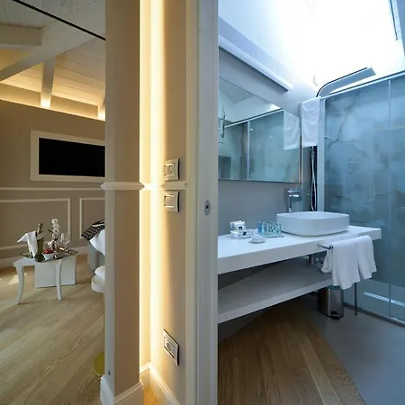 Eleira Luxury *