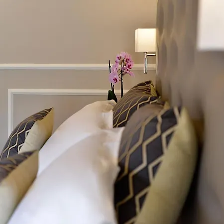 Eleira Luxury Nocleg ze śniadaniem 4*